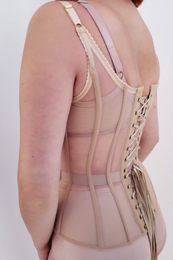 gorset-blair-nude-nude-zbliżenie Gorset modelujący blair nude w zblizeniu od tyłu